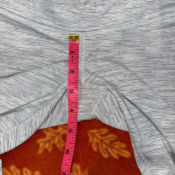 Lululemon Wunder Under High Rise Crop Scalloped Leggings Size 2 - Picture 14 of 16